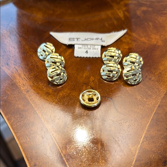 St. John Gold buttons “weave” style, about the size of a dime. Perfect condition - Picture 2 of 3